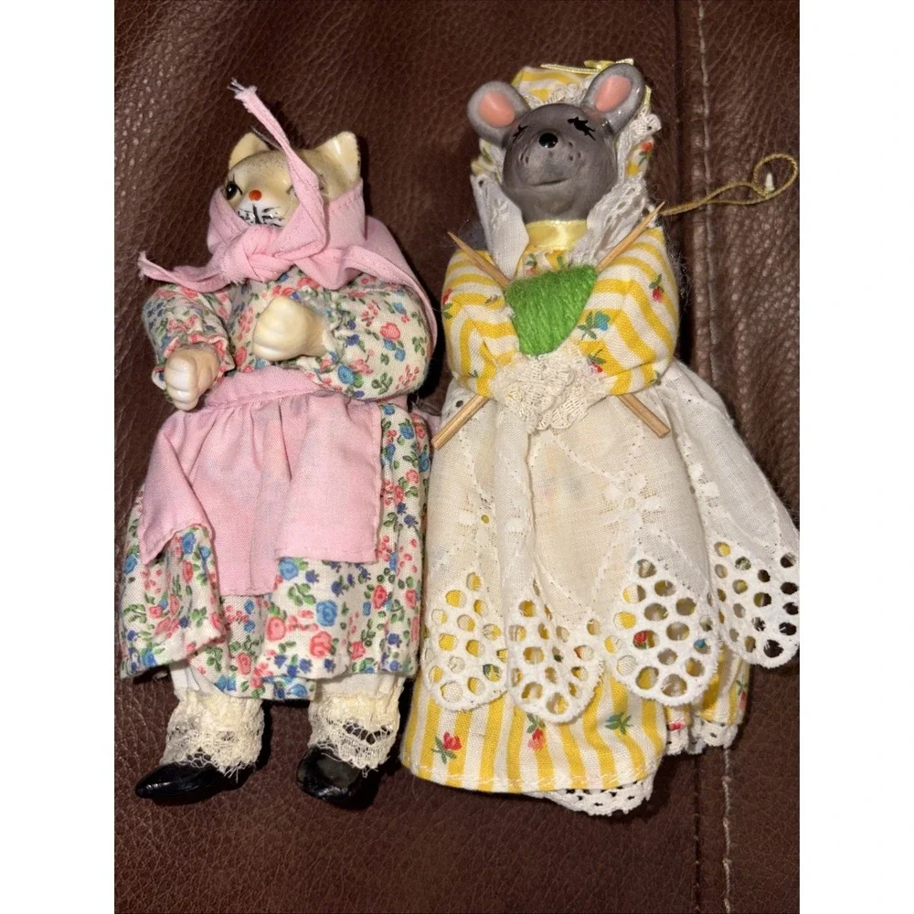 Vtg ceramic cat and mouse Christmas Pink 5+7 in Babydoll Nightgown decor‎